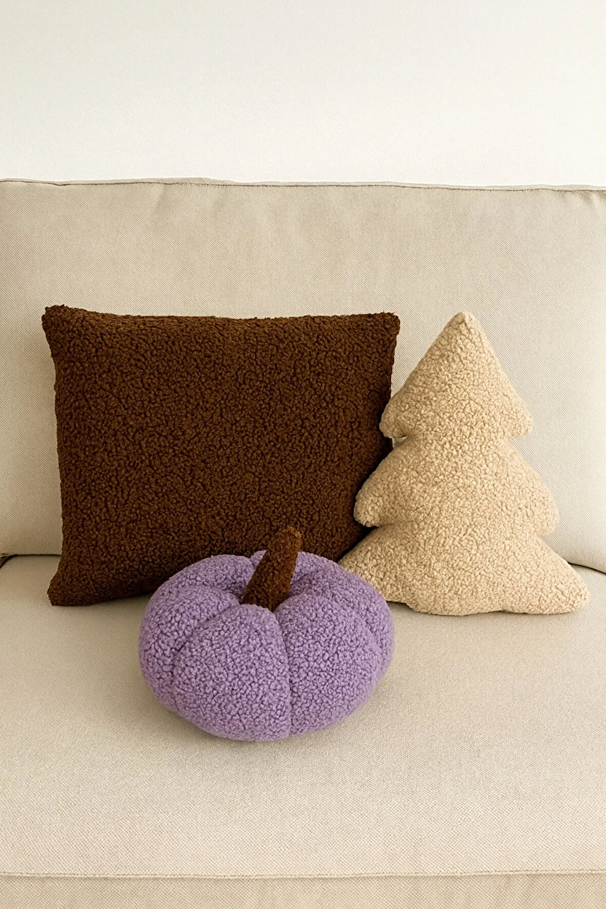 TEDDY DEKORATİF BALKABAĞI VE ÇAM AĞACI YASTIK VE İÇ DOLGULU KIRLENT