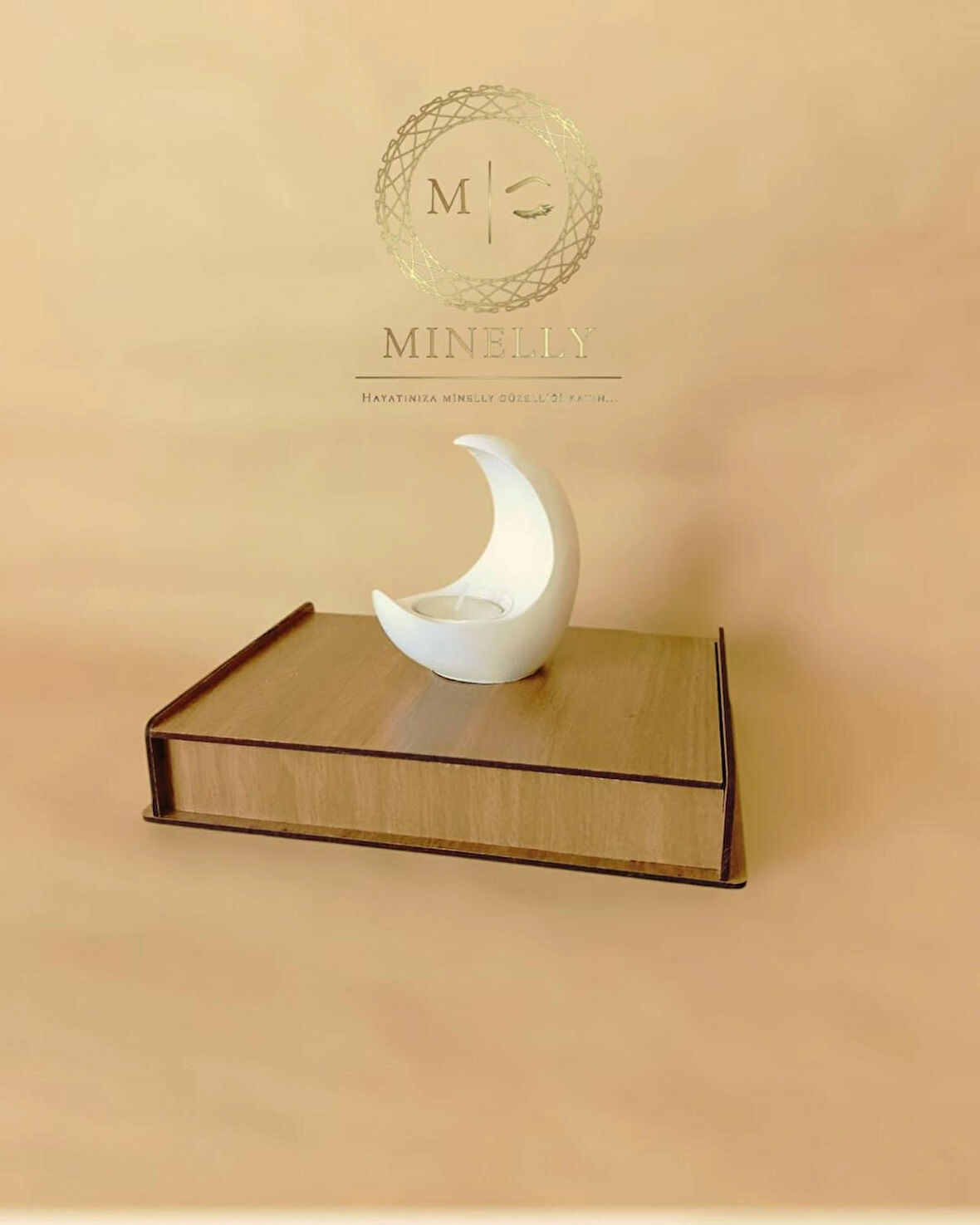 Minelly Mona