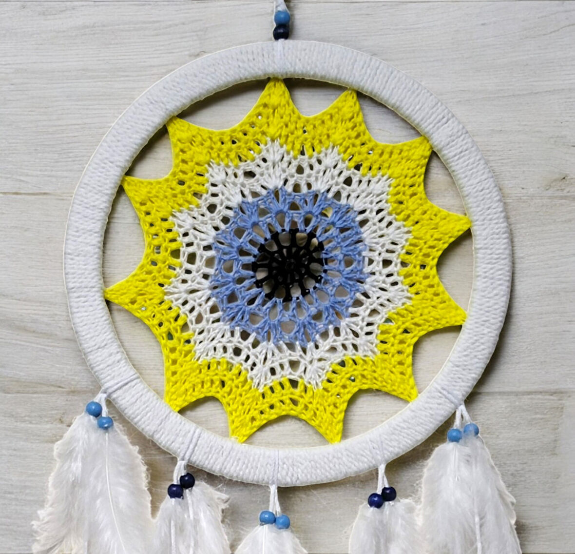 Sarı Nazar Motifli Kuş Tüylü Duvar Süsü