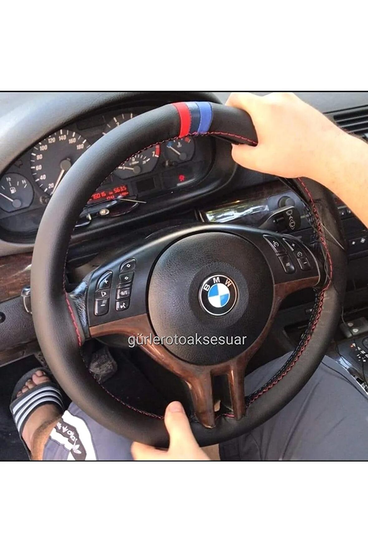 Bmw E30 M Logolu Oto Deri Dikmeli Direksiyon Kılıfı