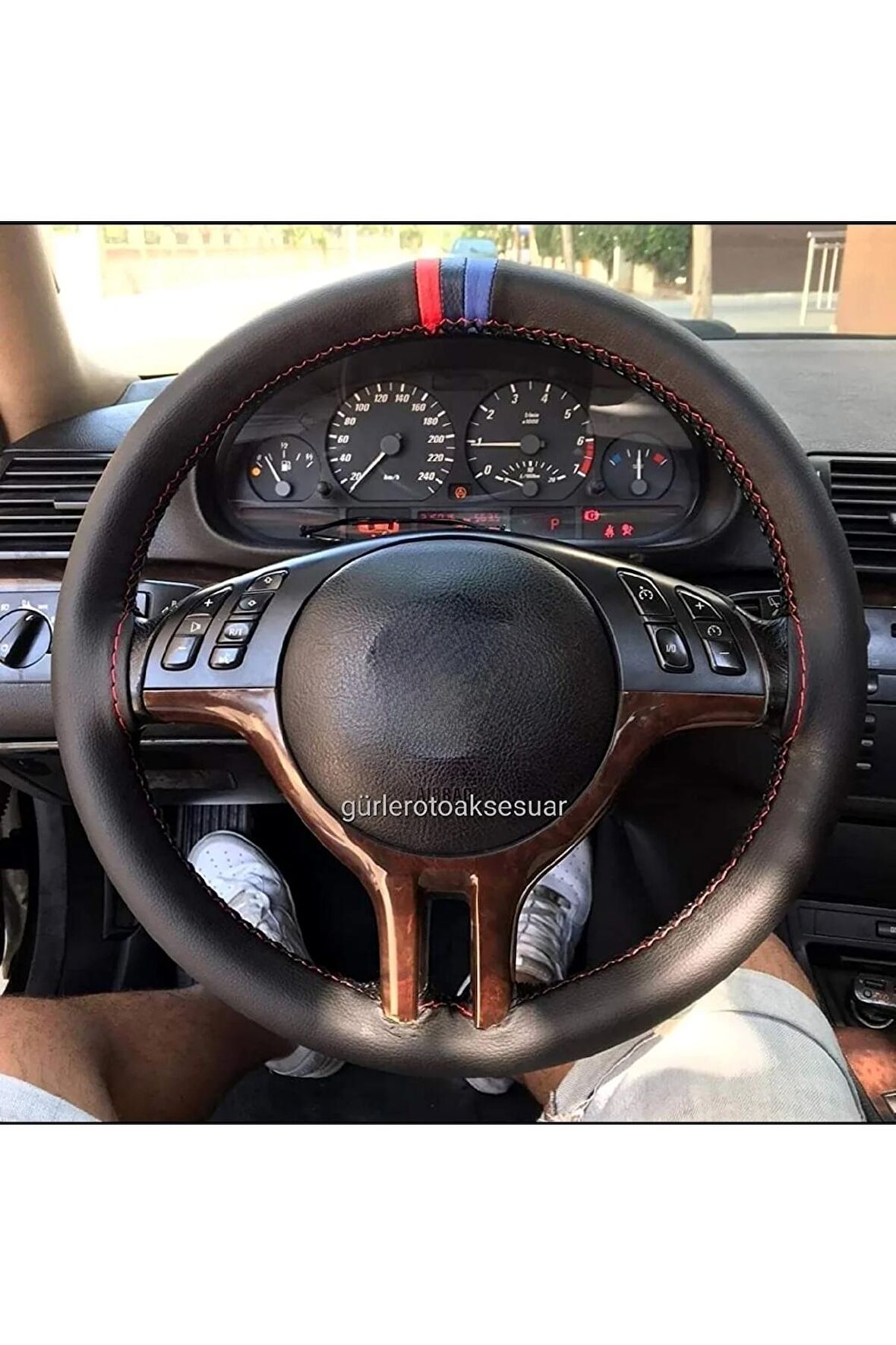 Bmw X1 M Logolu Oto Deri Dikmeli Direksiyon Kılıfı