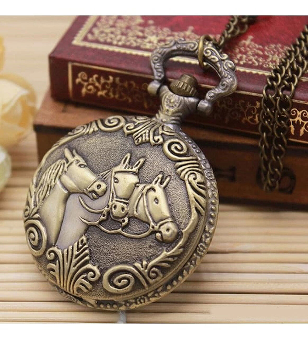 At Büstü Köstekli Saat Model 1