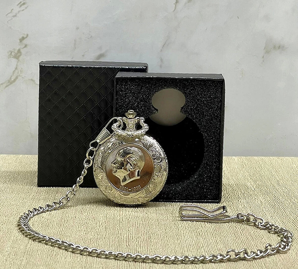 Özel Kutulu Atatürk Tasarımlı Gümüş Köstekli Saat