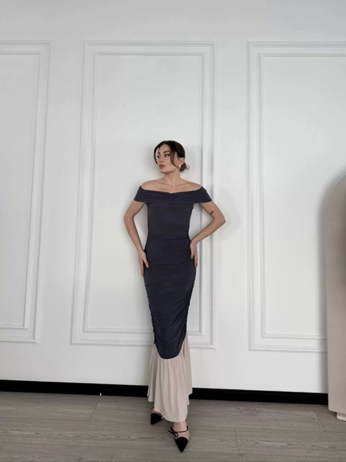 Striptiz Omuzlu Uzun Elbise- Füme
