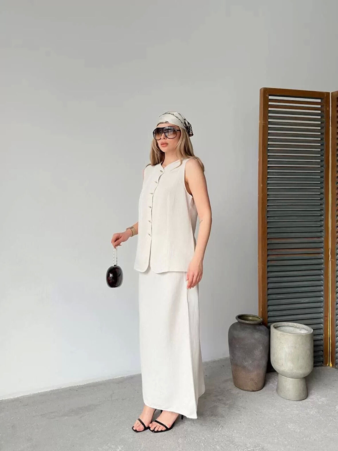 Keten Kolsuz Sıfır Yaka İlik Düğmeli Kolsuz Hırka Etek ikili Takım- Beyaz