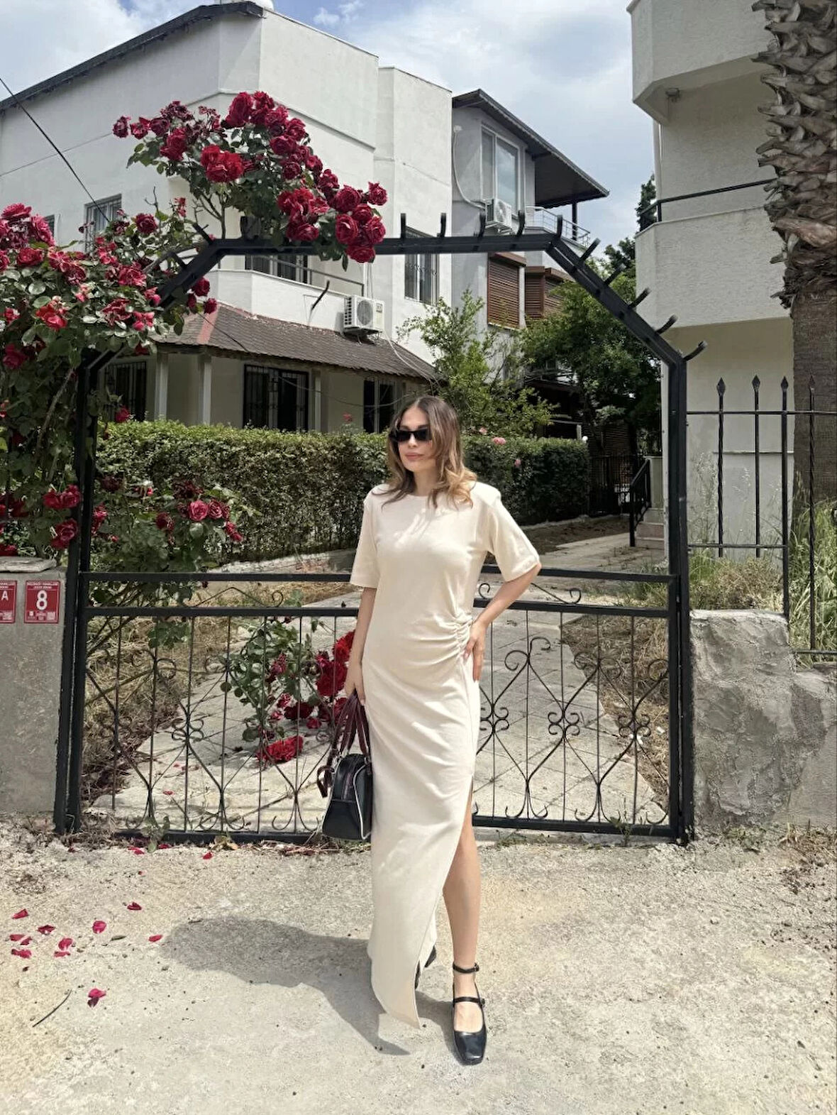 Kadın Kısa Kollu Uzun Yandan Yırtmaçlı Elbise - Bej