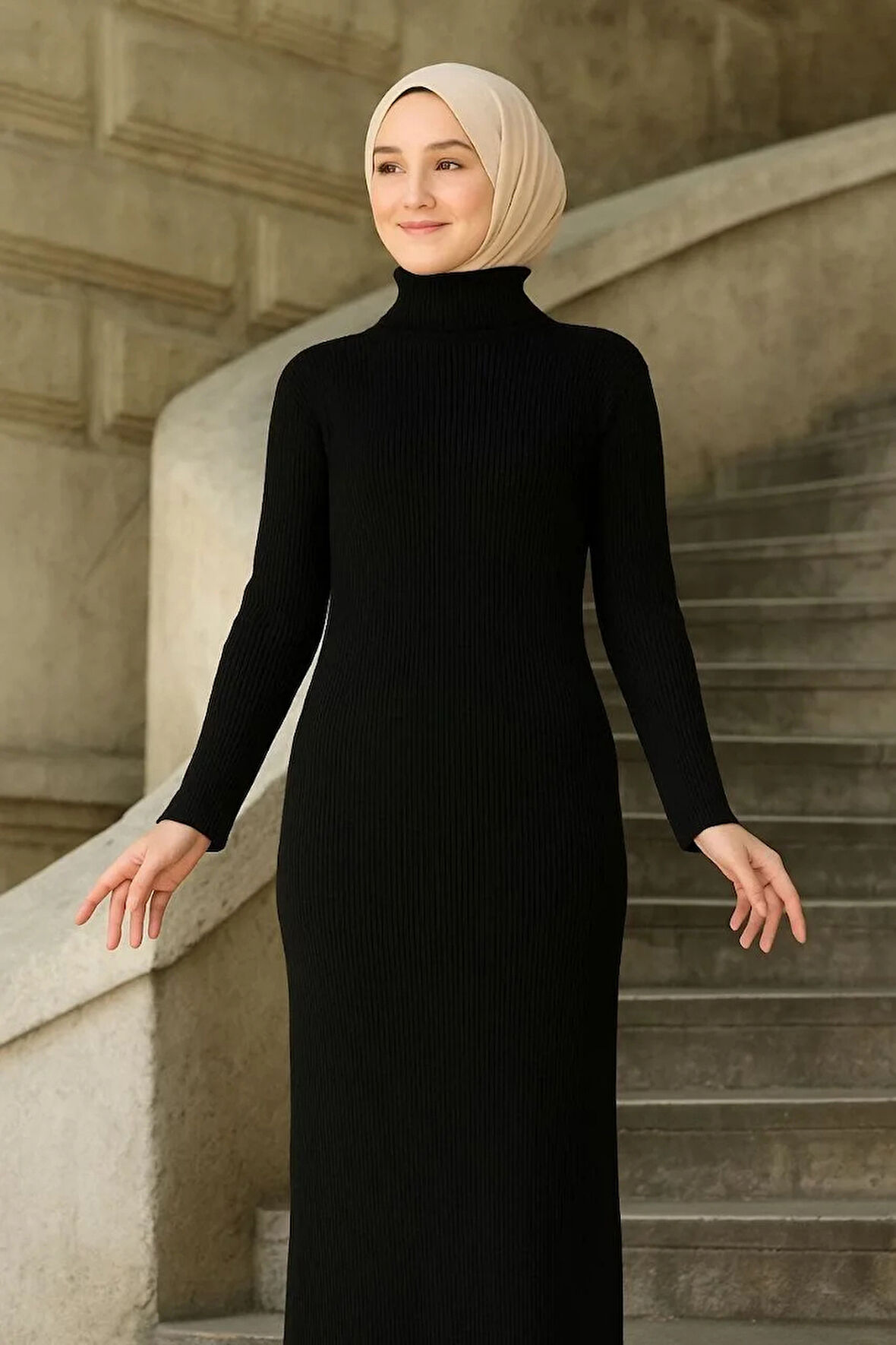 Kadın Boğazlı Uzun Fitilli Tesettüre Uygun Triko Dokuma Elbise - Siyah