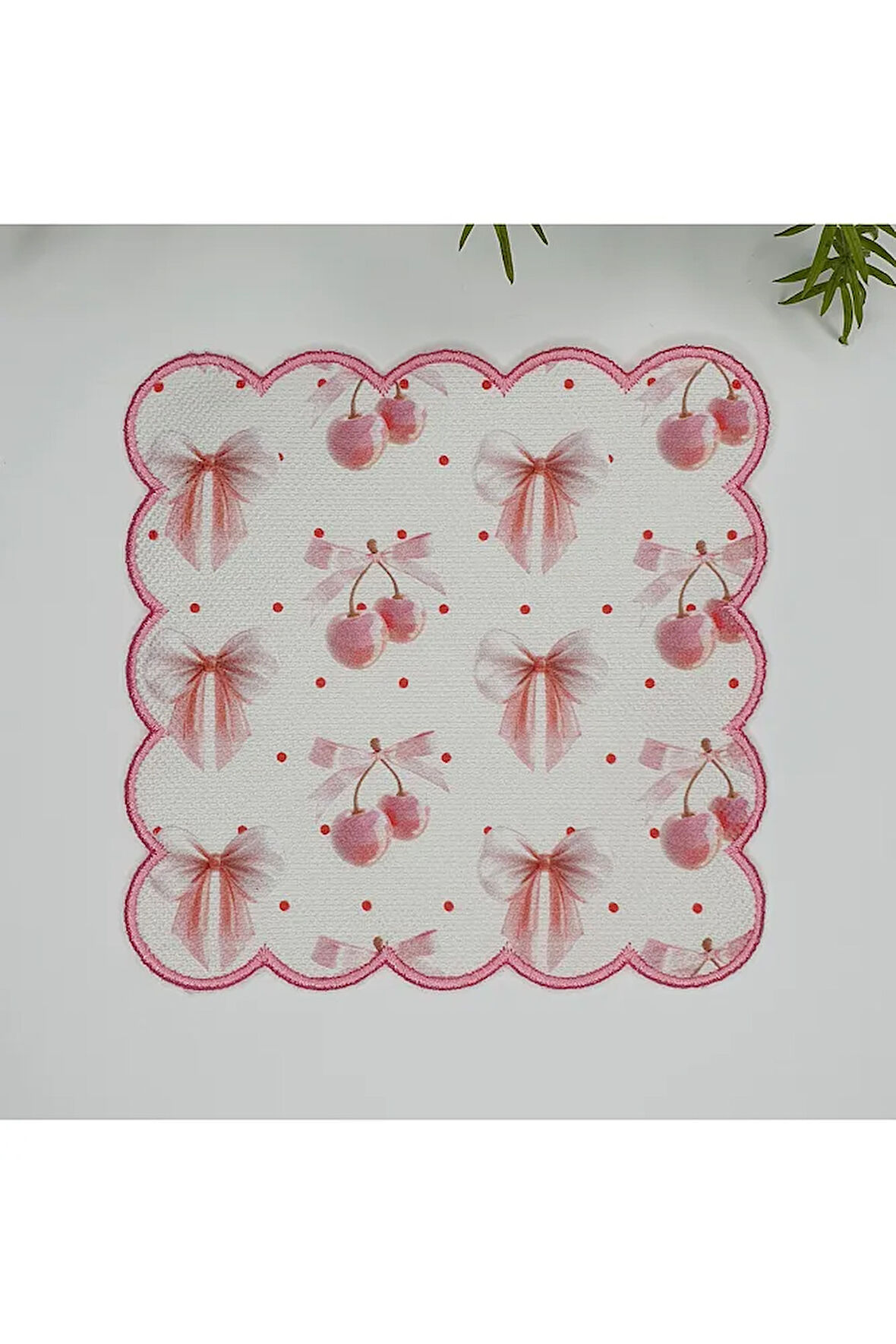 Pembe Kiraz ve Kurdele Desenli Nakış Kenar Kokteyl Peçetesi 1 Adet