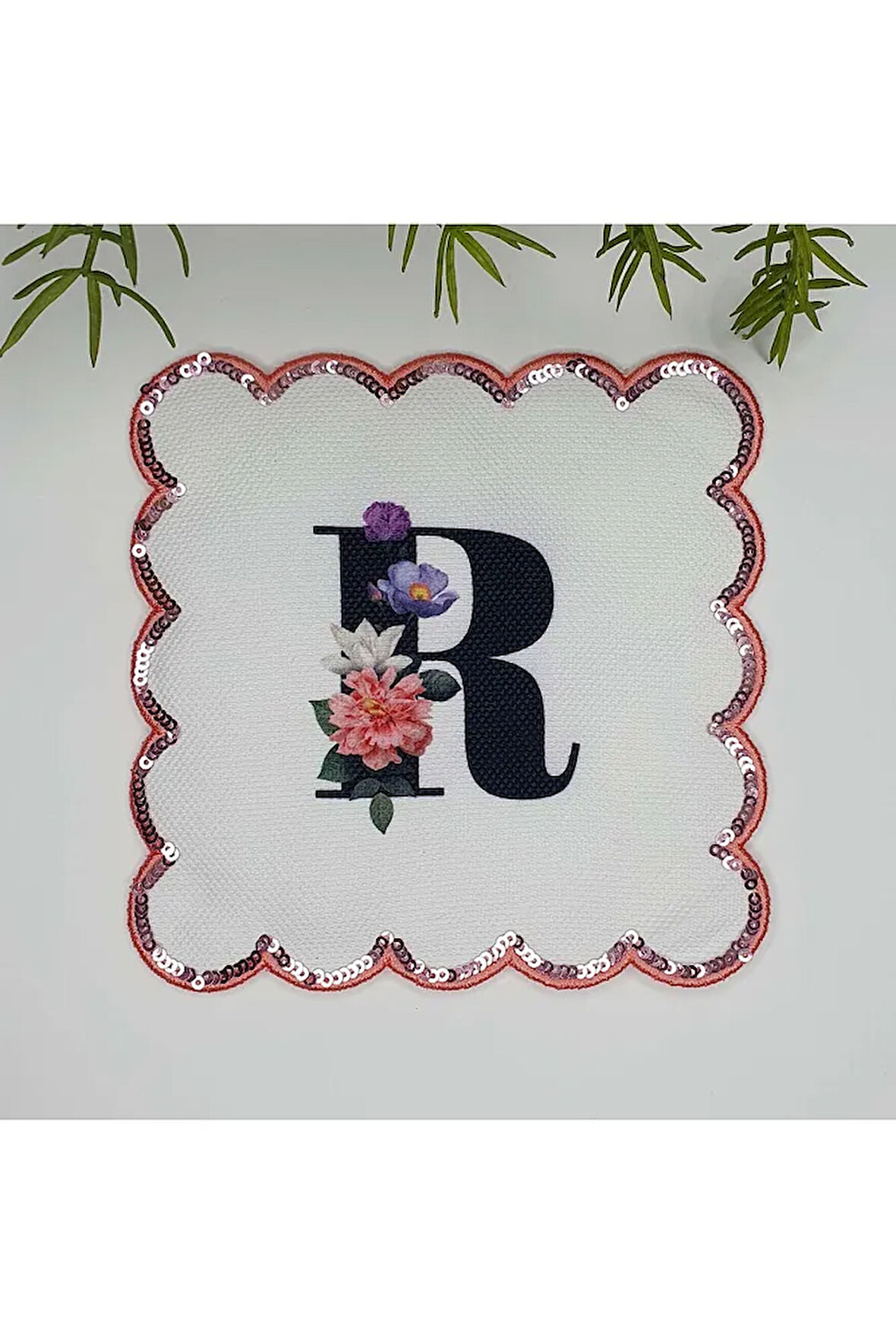 R Harfi Baskılı Kişiye Özel Pul İşlemeli Monogramlı Nakış Kenar Pullu Kokteyl Peçetesi 1 Adet
