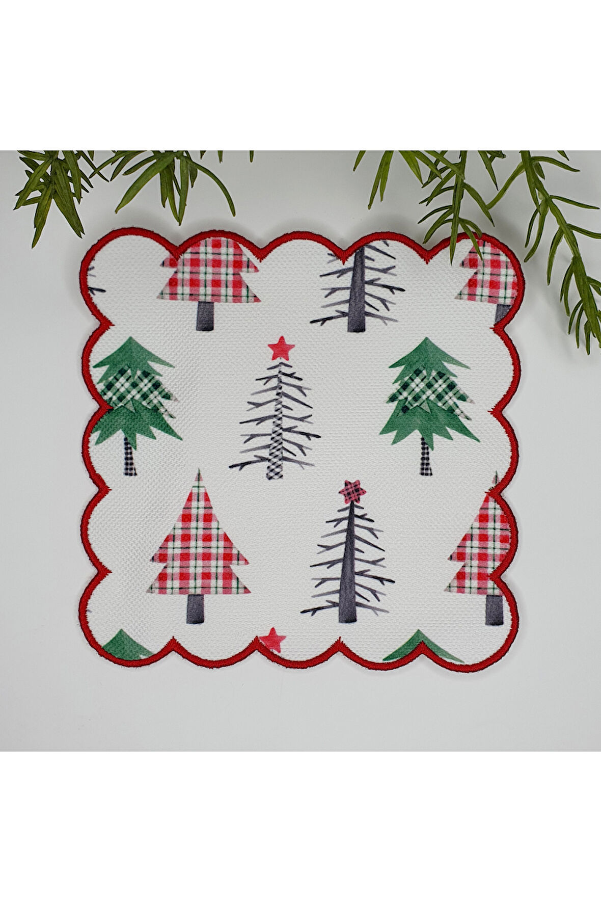 Patchwork Yılbaşı Ağaçları Desenli Nakış Kenar Kumaş Kokteyl Peçetesi 1 Adet