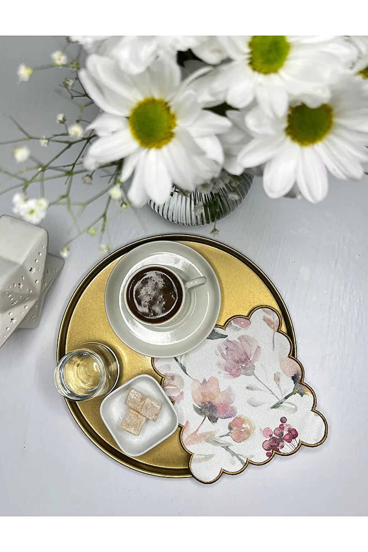 Pastel Sulu Boya Çiçek Desenli Nakış Kenar Kokteyl Peçetesi 1 Adet