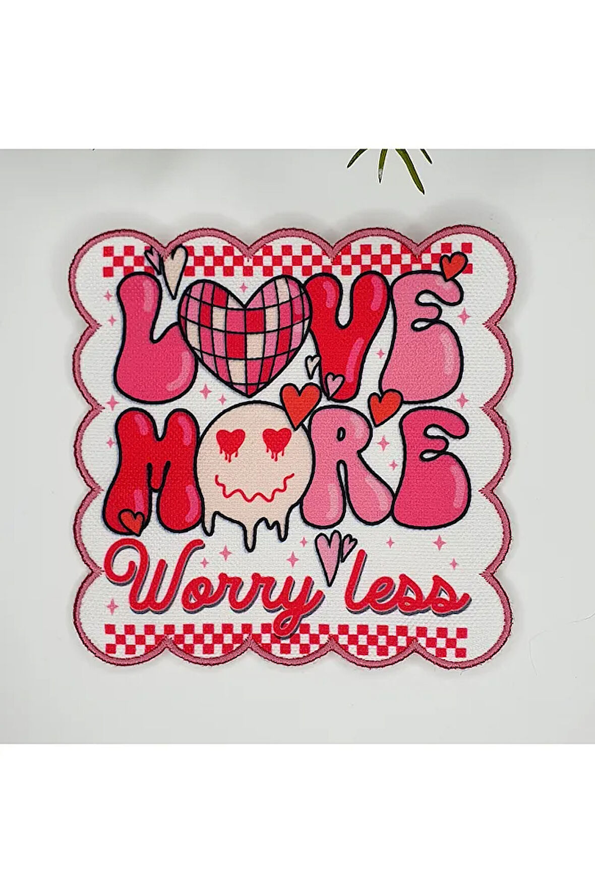 Love More Slogan Tasarımlı Nakış Kenar Kumaş Kokteyl Peçetesi 1 Adet
