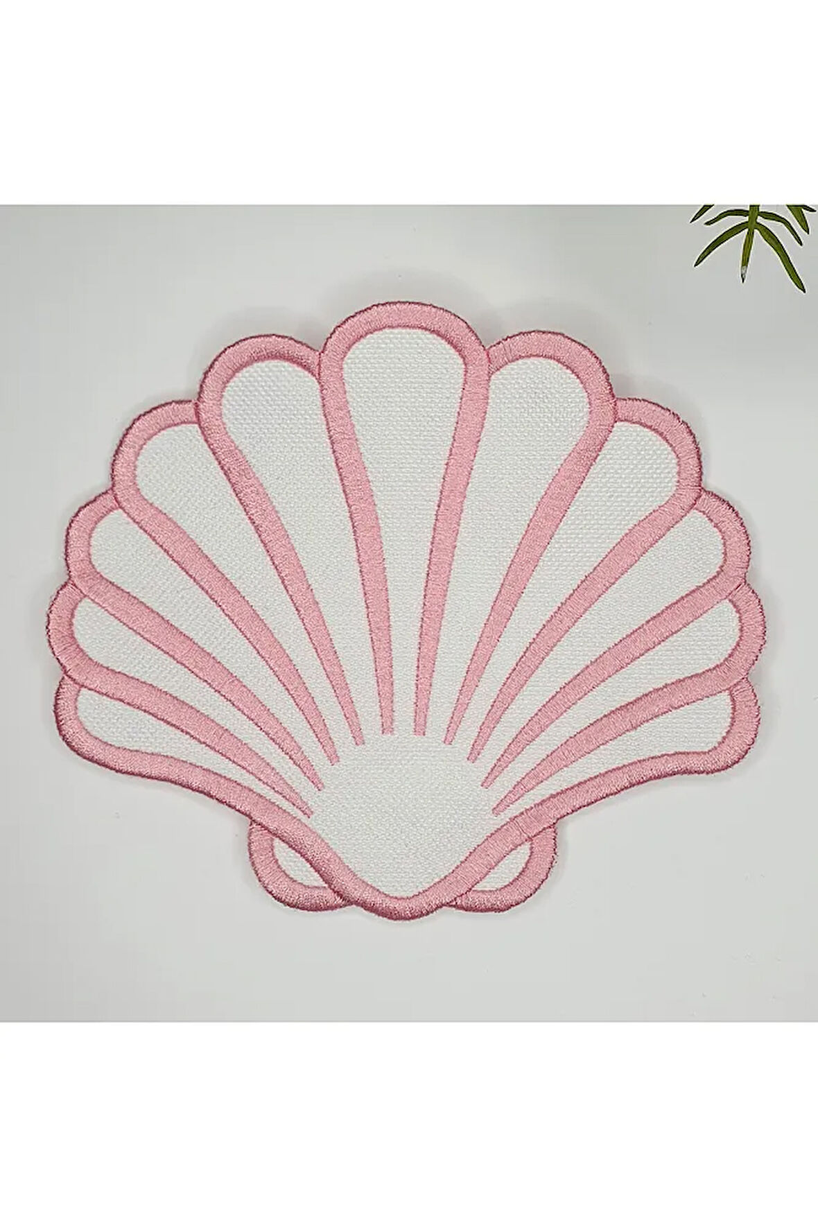 İstiridye Şeklinde Pembe Nakışlı Kumaş Kokteyl Peçetesi 1 Adet