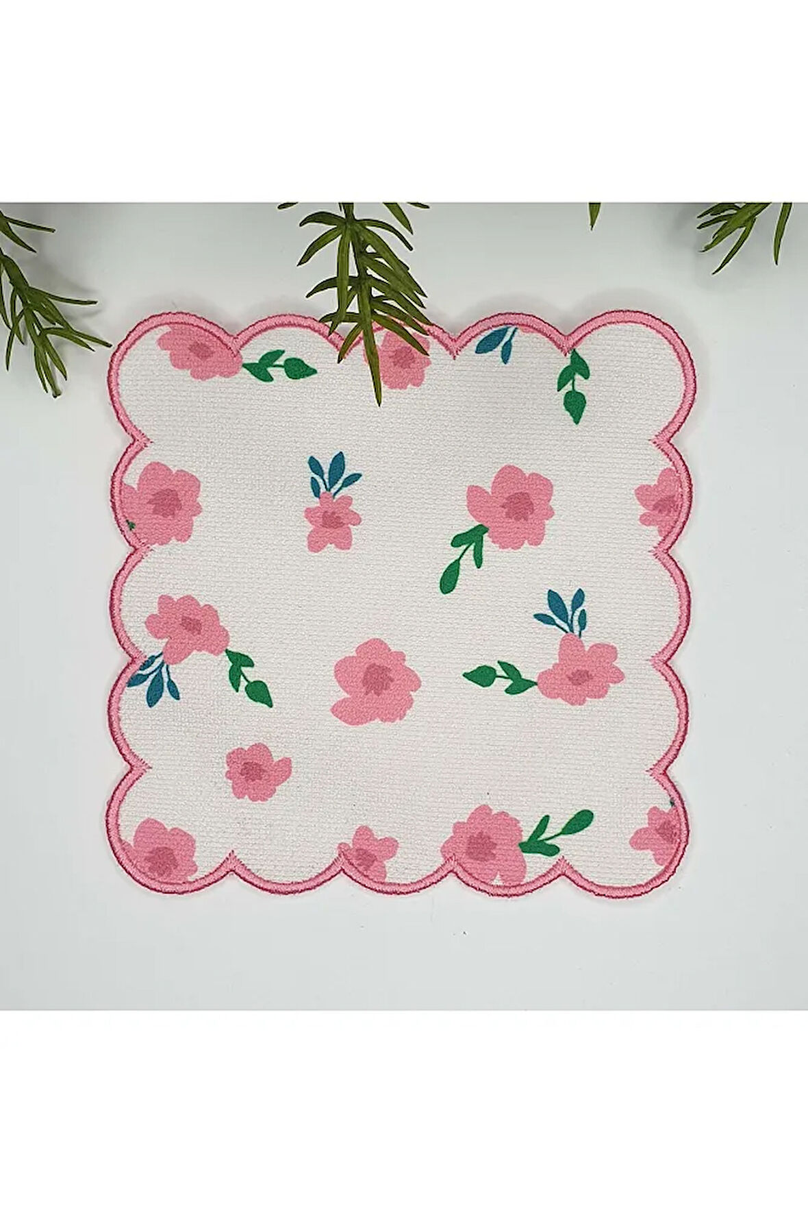 Çıtır Pembe Çiçek Desenli Nakış Kenar Kumaş Kokteyl Peçetesi 1 Adet
