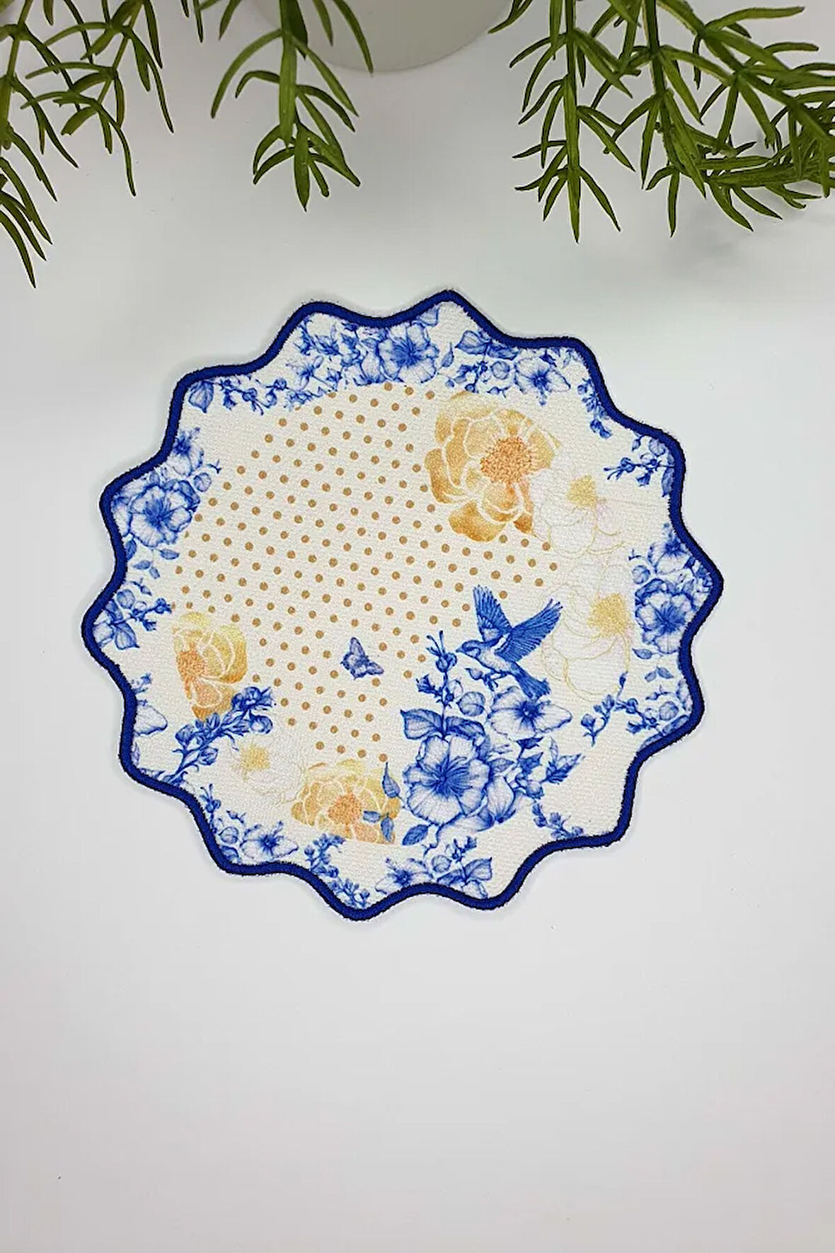 Royal White Uyumlu Çiçek ve Kuş Desenli Nakış Kenar Kumaş Kokteyl Peçetesi 1 Adet