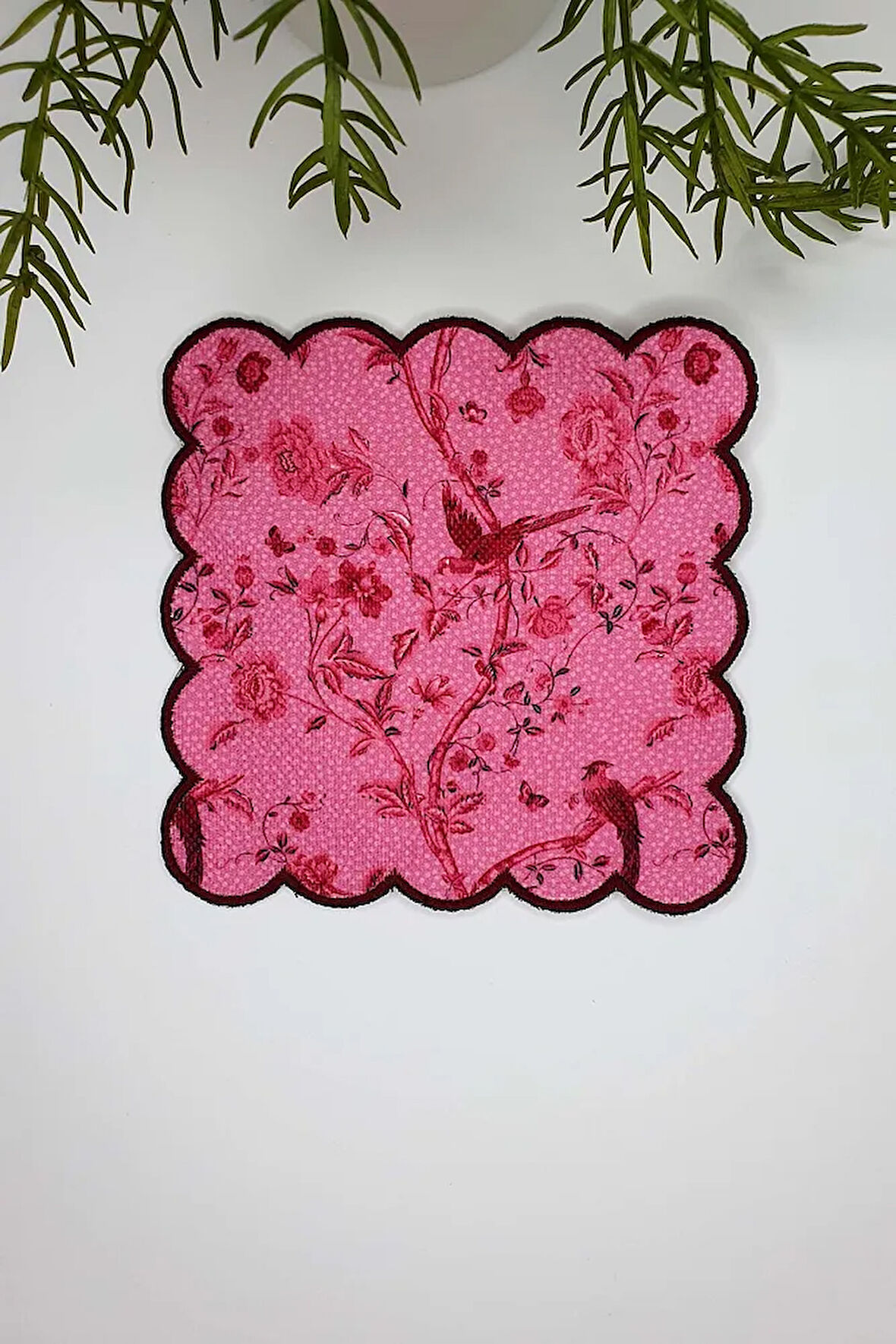 Jolie Flowers Pink Dallar Ve Kuşlar Tasarımlı Nakış Kenar Kumaş Kokteyl Peçetesi 1 Adet