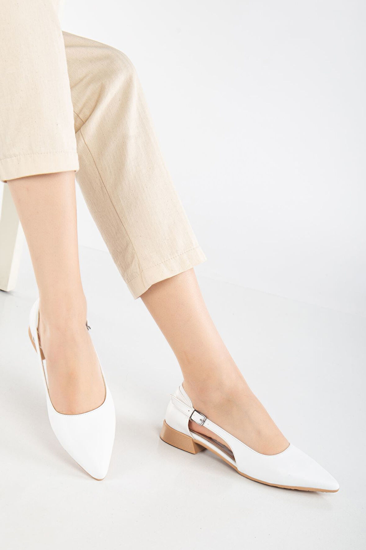 Kadın Günlük Karnı Yarık Sivri Burun Babet Beyaz Cilt