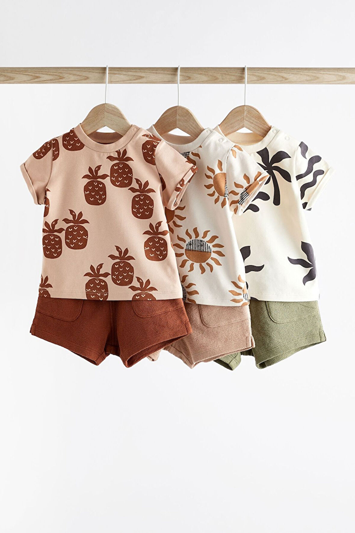 Next Baby Pamuklu Kahve Haki Ananas Desenli Kısa Kollu Şortlu 3’lü Alt Üst Takım
