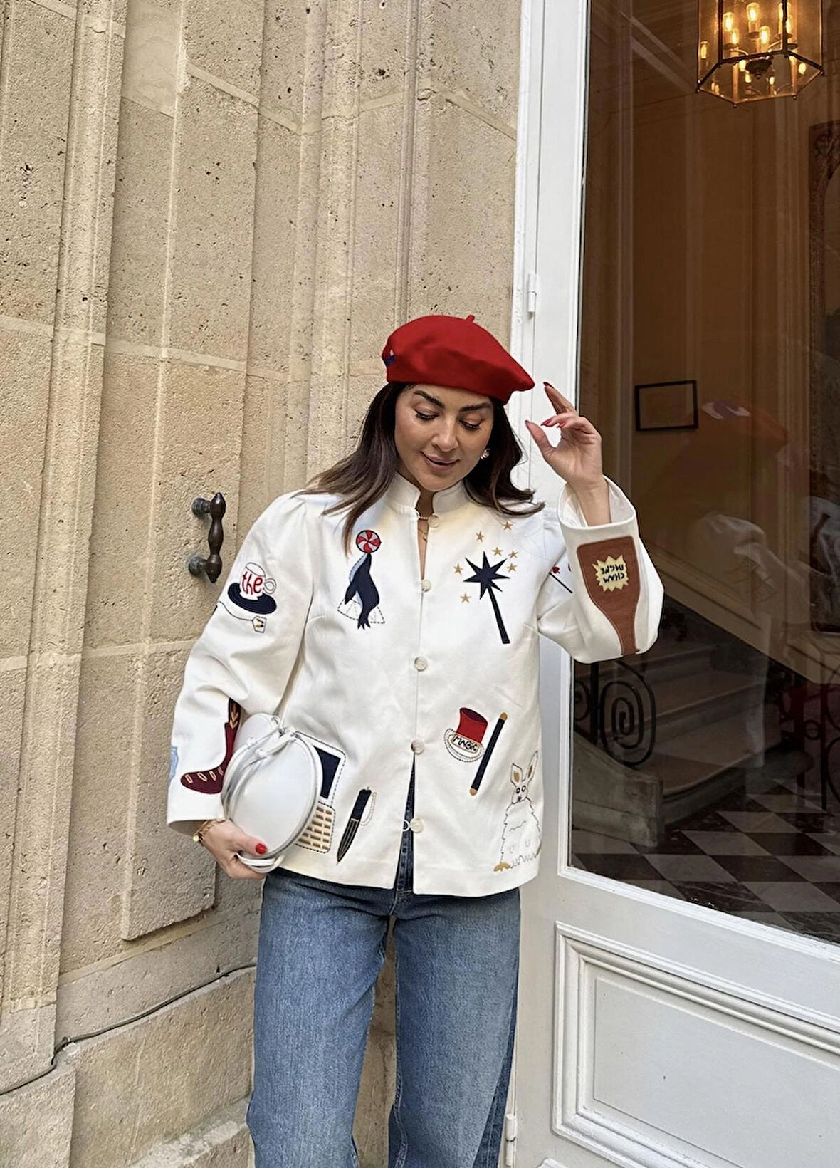 Kadın Ekru Hakim Yaka Nakışlı Figür Detaylı Tasarım Ceket