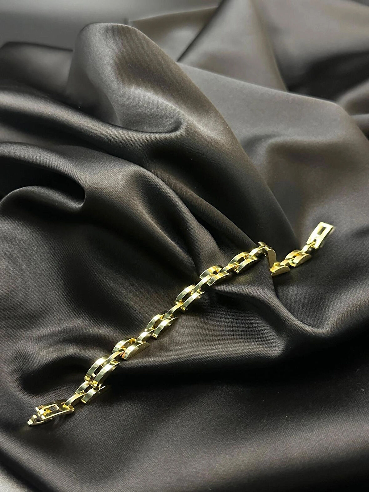 Kadın taşsız zarif tasarım kuyumcu işçiliği 14k gold renkli bileklik bilezik