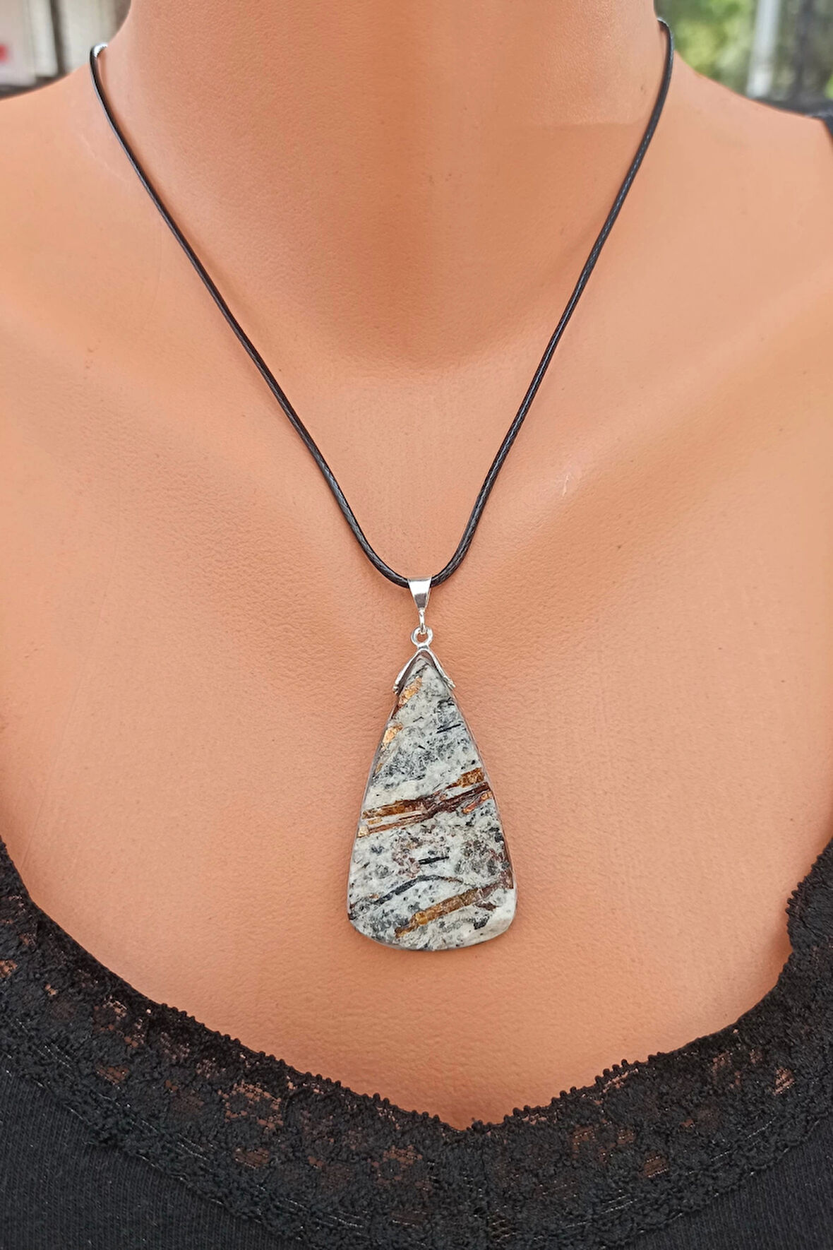 Nadir Bulunan Astrofilit Taşı Gümüşlü Kolye Astrophyllite 340-2