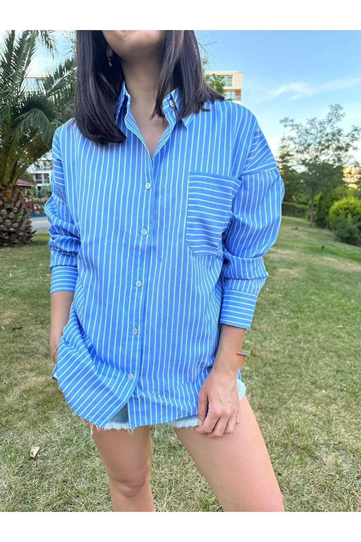 Mavi Üstüne Beyaz Çizgili Pamuklu Oversize Gömlek