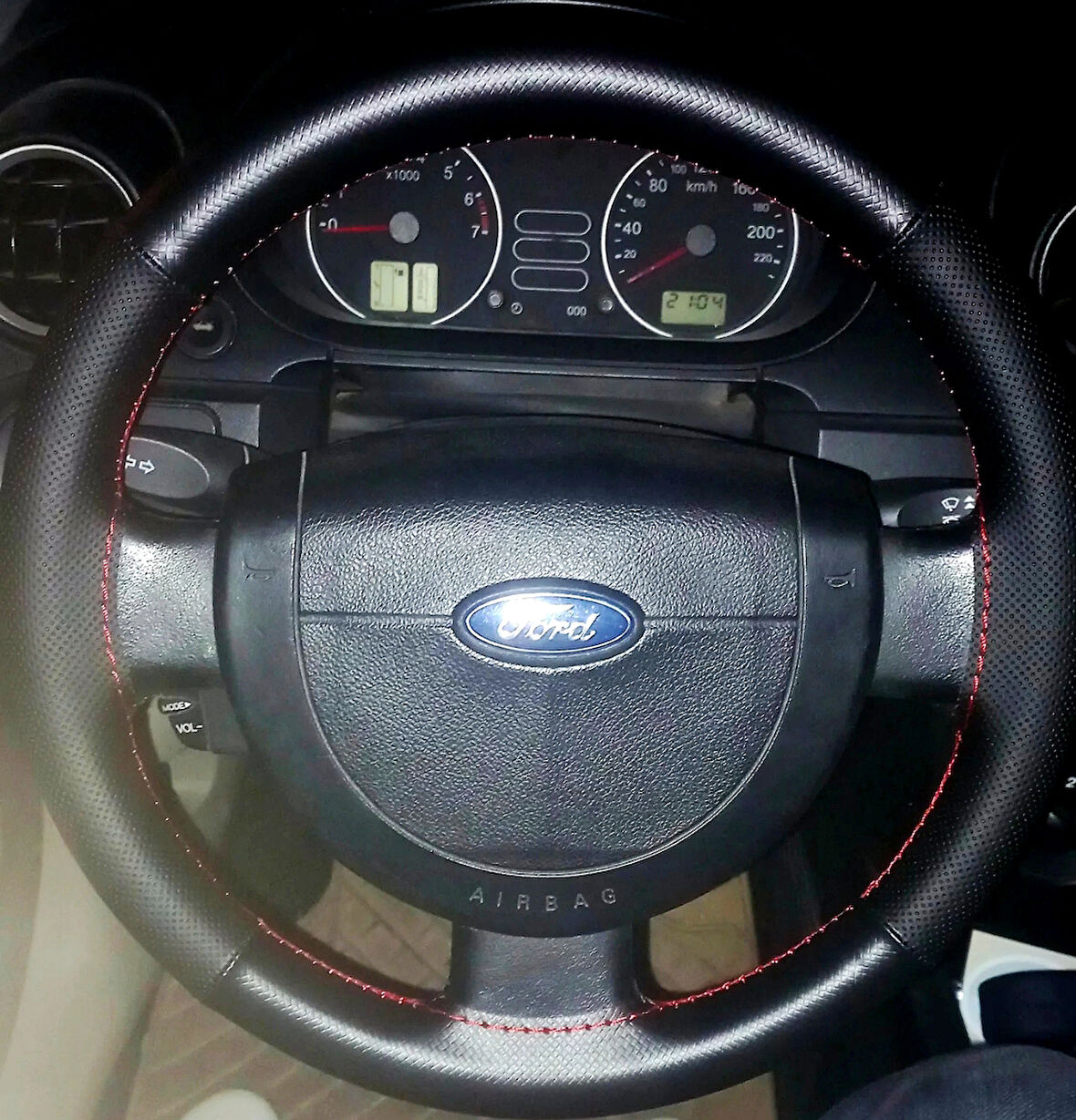 DİKİŞLİ DİREKSİYON KILIFI NOKTALI DERİ MİNİKARE KARBON DERİ KIRMIZI DİKİŞLİ F.OR.D CONNECT