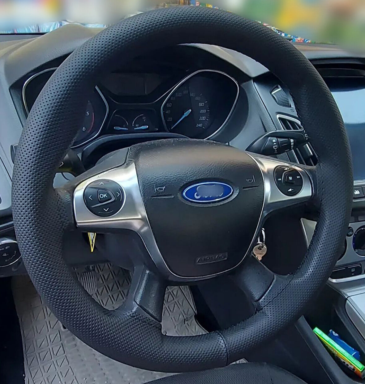 DİKİŞLİ DİREKSİYON KILIFI NOKTALI DERİ SİYAH DİKİŞLİ FOR.T FOCUS 2012-13-14 İÇİN