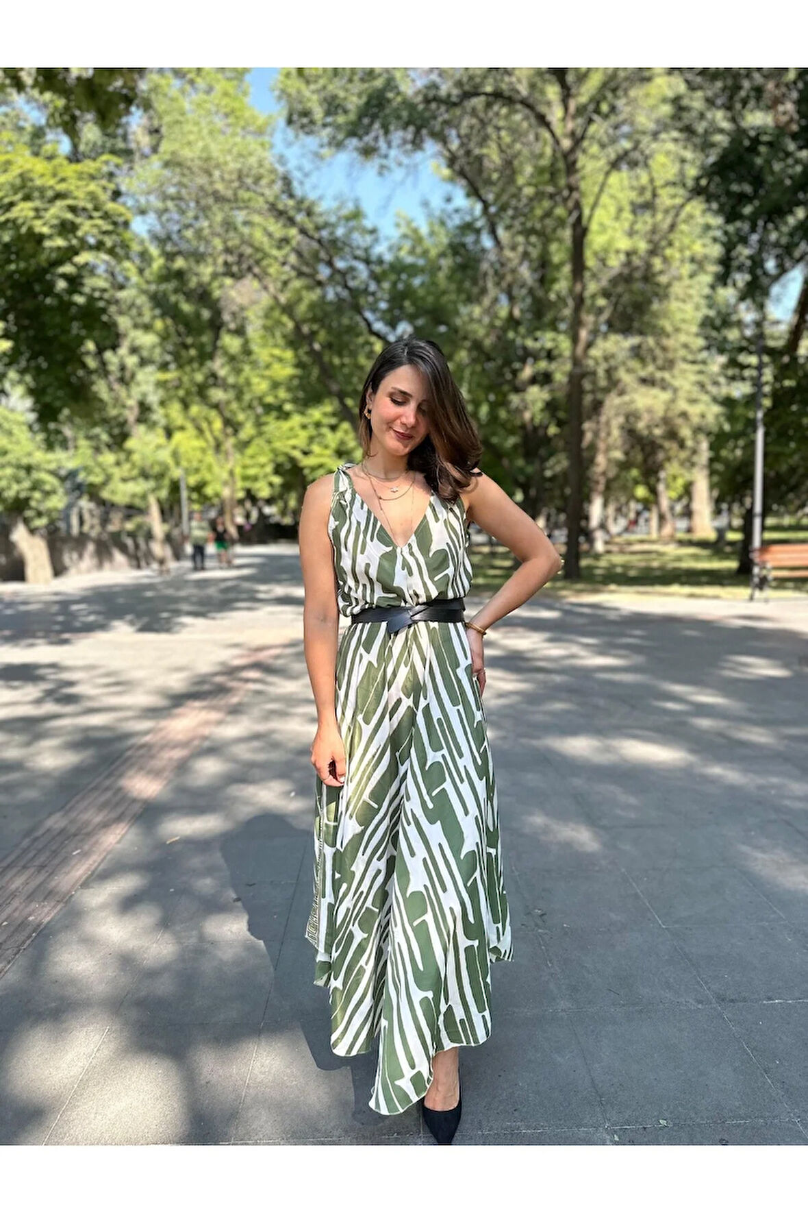 Kadın Yeşil Ekru Egzotik Desenli Gold Yaldızlı Askıları Bağcıklı Asimetrik Kesim Geniş Paşa Tulum