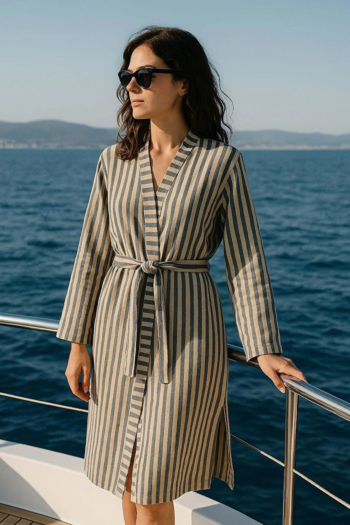 Doğal Pamuk Dokuma Çizgili Kimono – İnce ve Nefes Alabilir Yazlık Tasarım