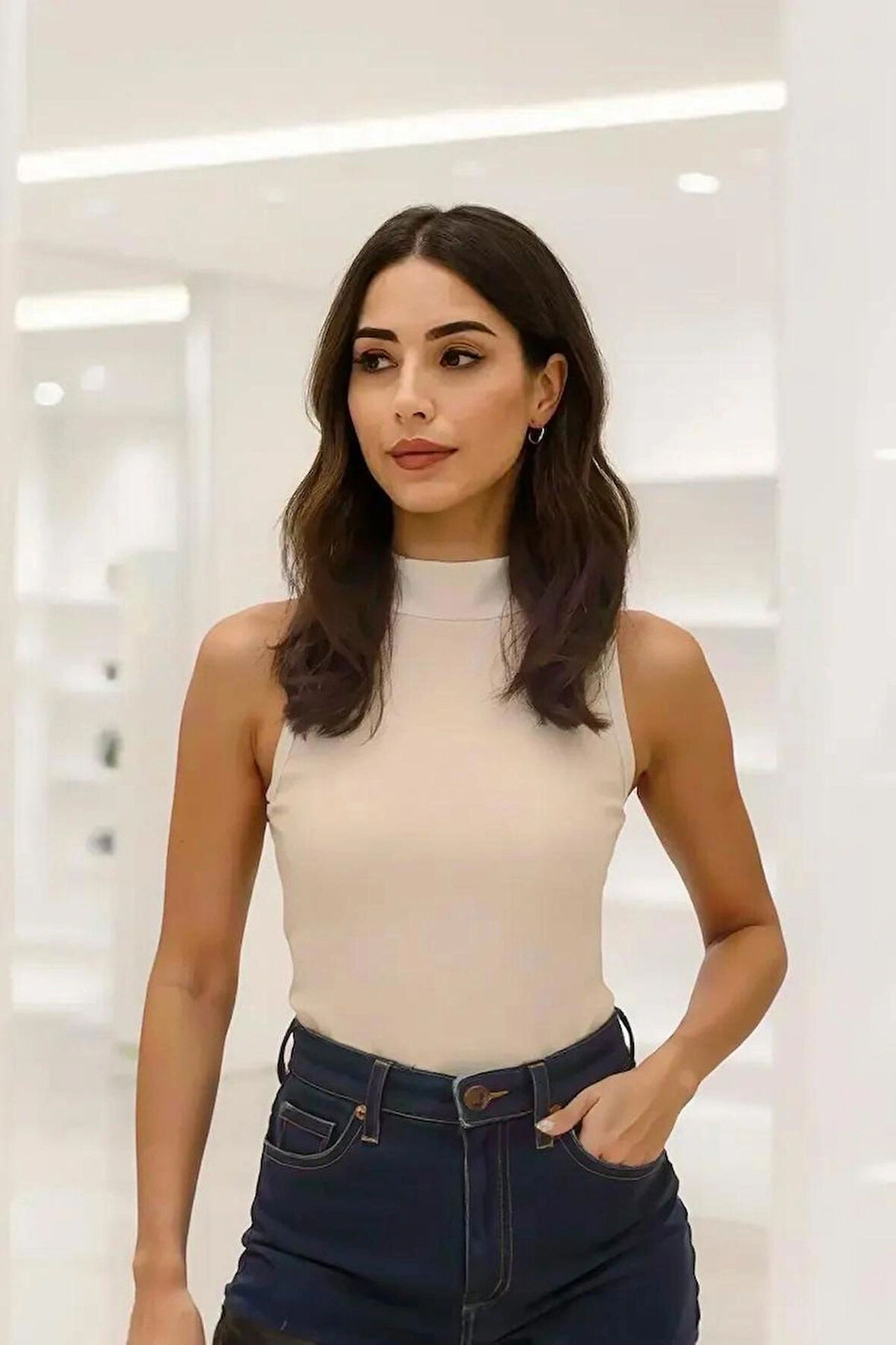 Pamuk Dokuma Modal Kumaş Esnek ve Yumuşak Dokulu Dik Yaka Kolsuz Bluz 