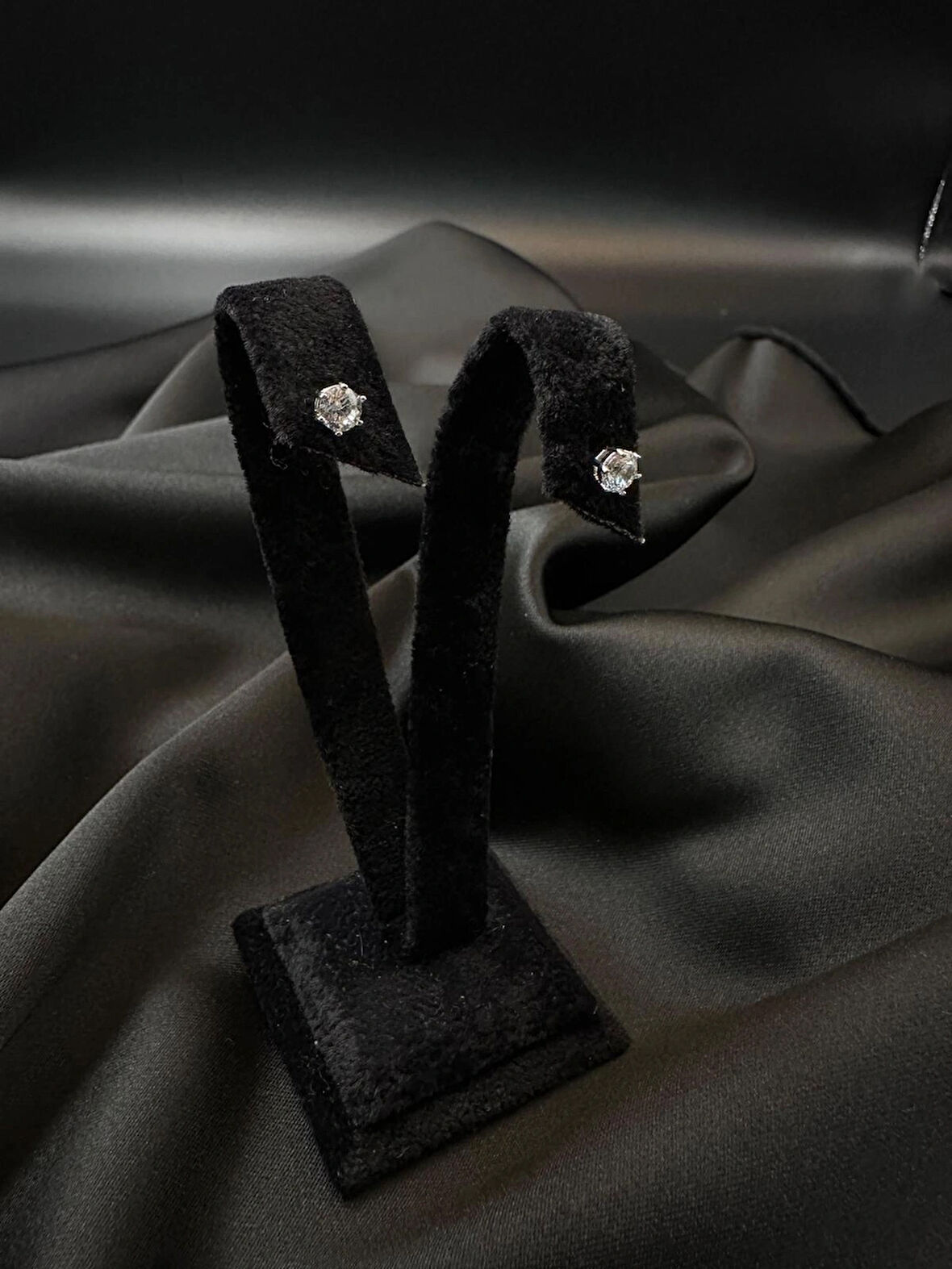 Kadın tek taşlı silver detaylı kararmaz xuping küpe