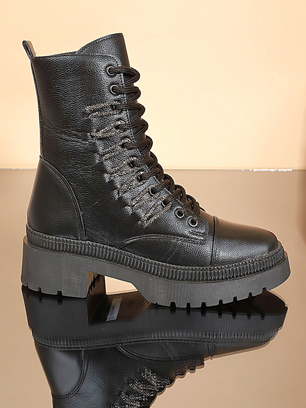 Konfores 1722-378084 Kauçuk Tabanlı Kadın Postal Spor Bot