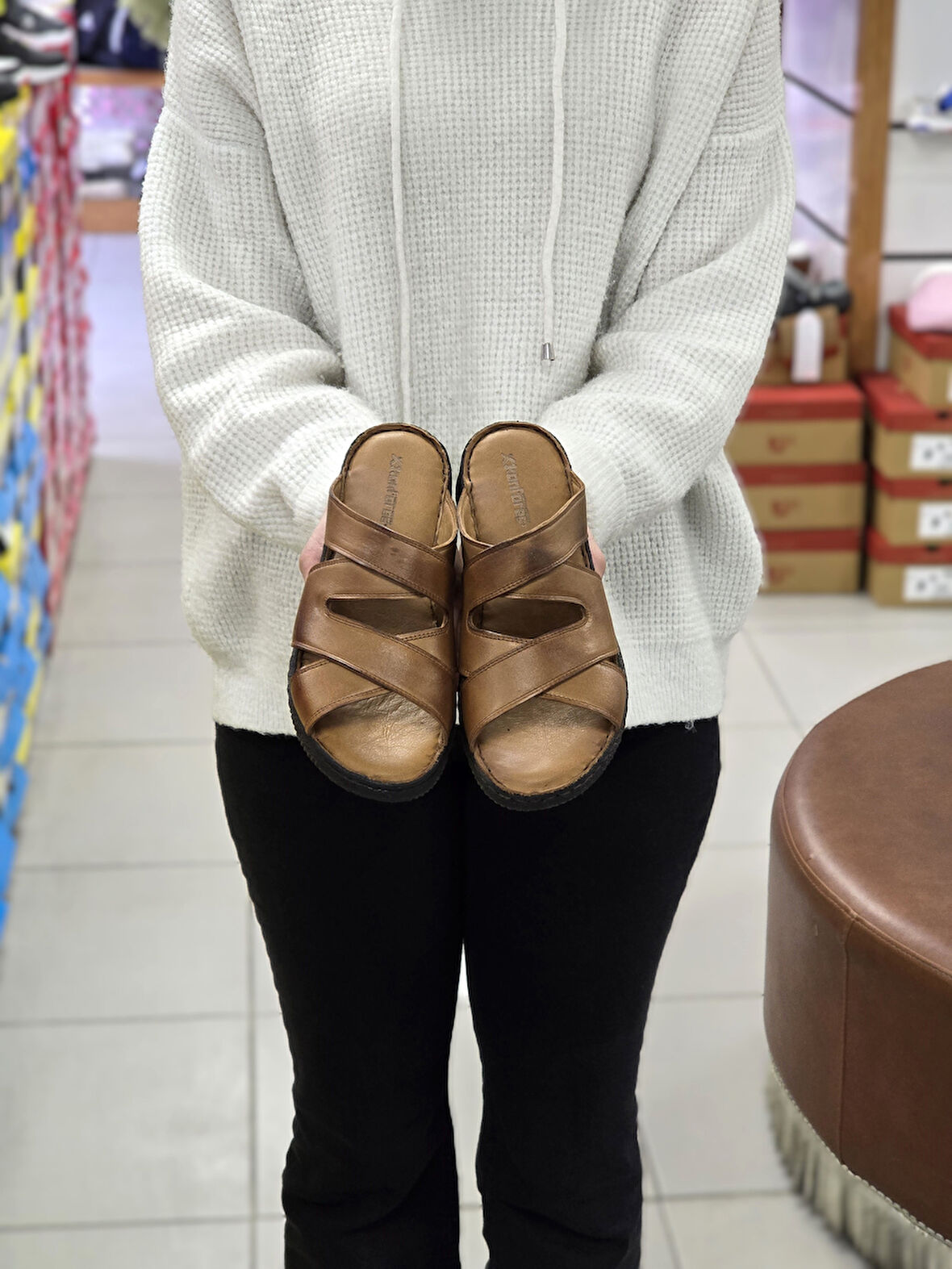 Konfores 2120 Ultra Hafif Esnek Tabanlı Hakiki Deri Tam Anatomik Kadın Terlik - NKT02120-TABA-40