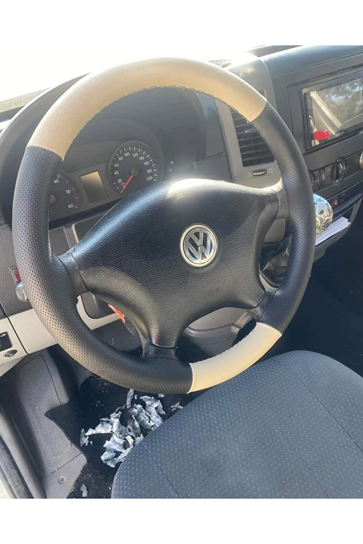 DİKİŞLİ DİREKSİYON KILIFI NOKTALI/BEJ DERİ VOLKSWAGEN CRAFTER İÇİN HIZLI KARGO