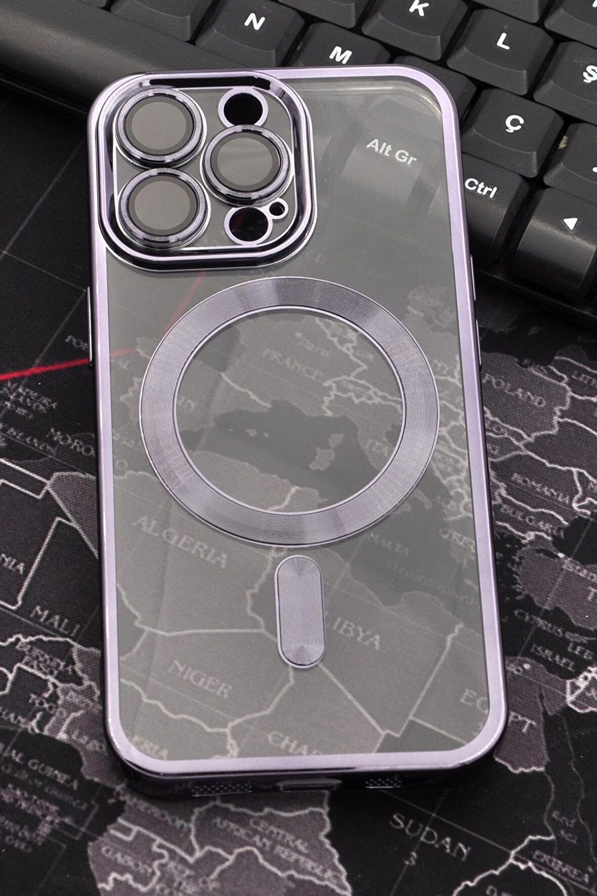 iPhone 14 Pro Uyumlu MagSafe Özellikli Mor Renkli Kenarlı Lazerli Şeffaf Kılıf Lens Korumalı
