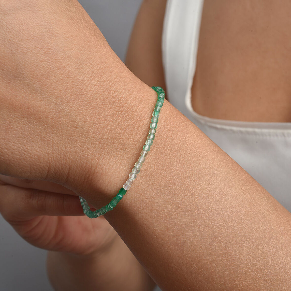 14 Ayar Altın Kaplama  Doğal Gölgeli Yeşil Oniks Minimal Gümüş Bileklik - BGS00105