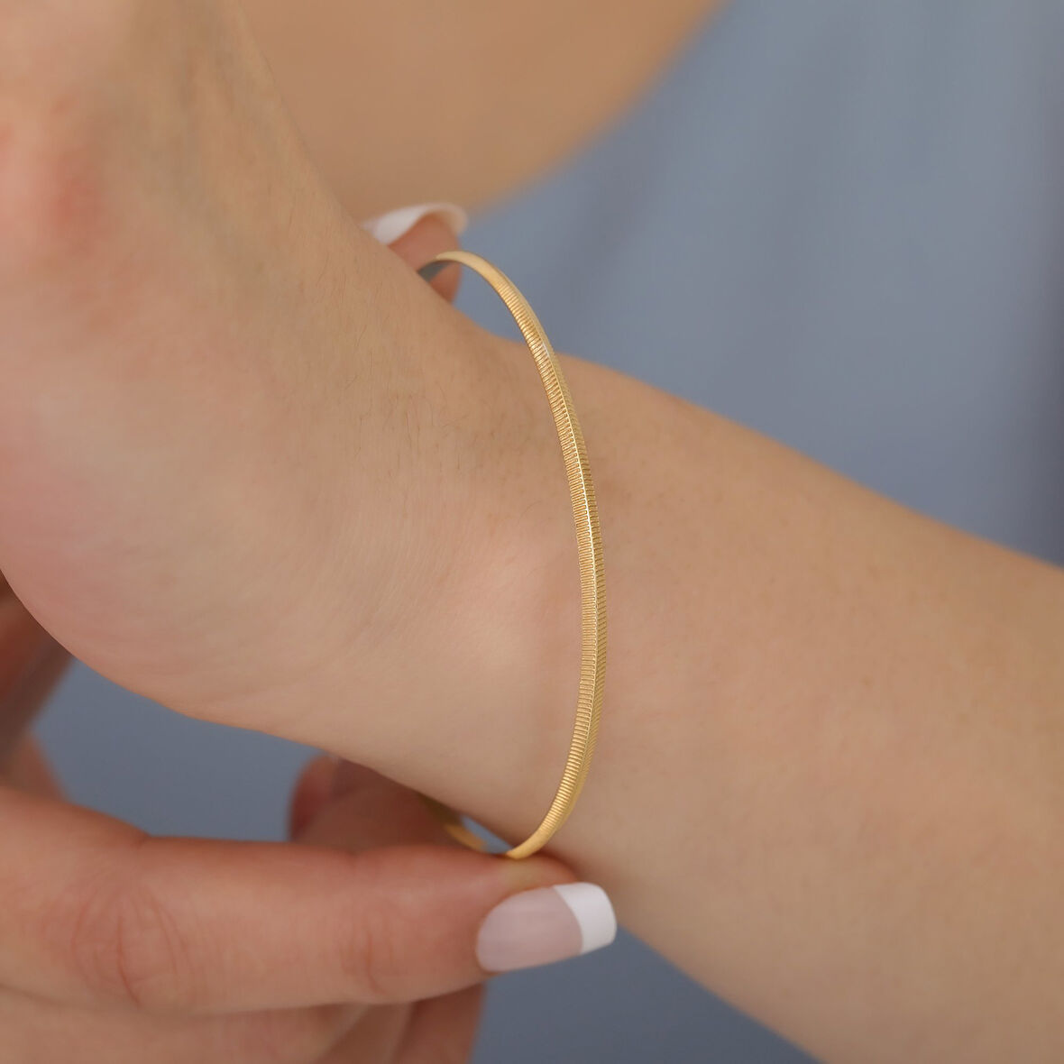 14 Ayar Mikron Altın Kaplama İnce Ray Desenli Ajda Gümüş Bilezik - BV00112