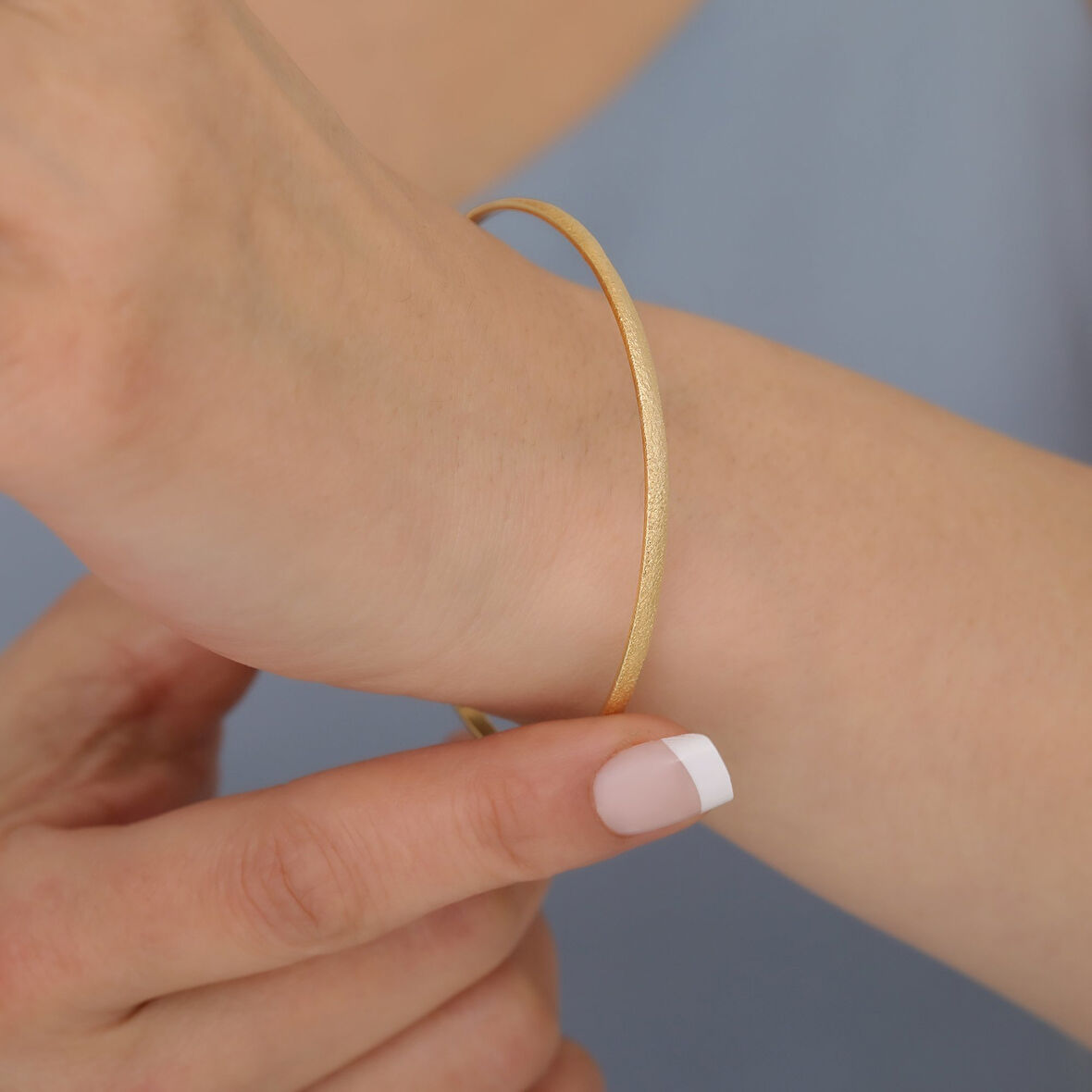 14 Ayar Mikron Kaplama Sim Desenli Ajda Gümüş Bilezik- BV00114