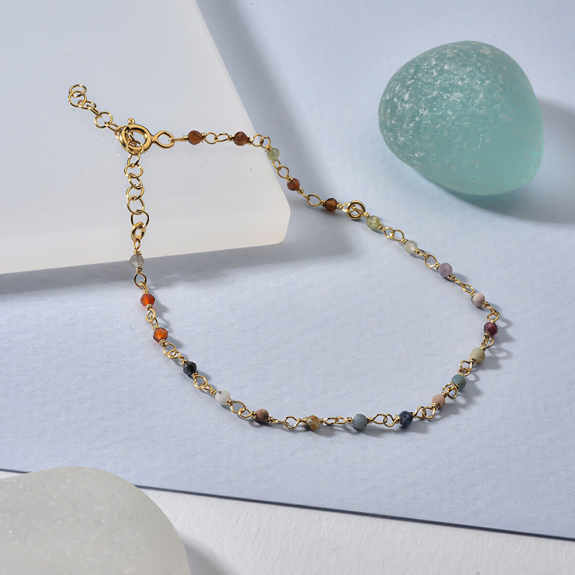 14 Ayar Altın Kaplama  Çok Renkli Doğal Taşlı  El Yapımı Gümüş Bileklik - CBS00131