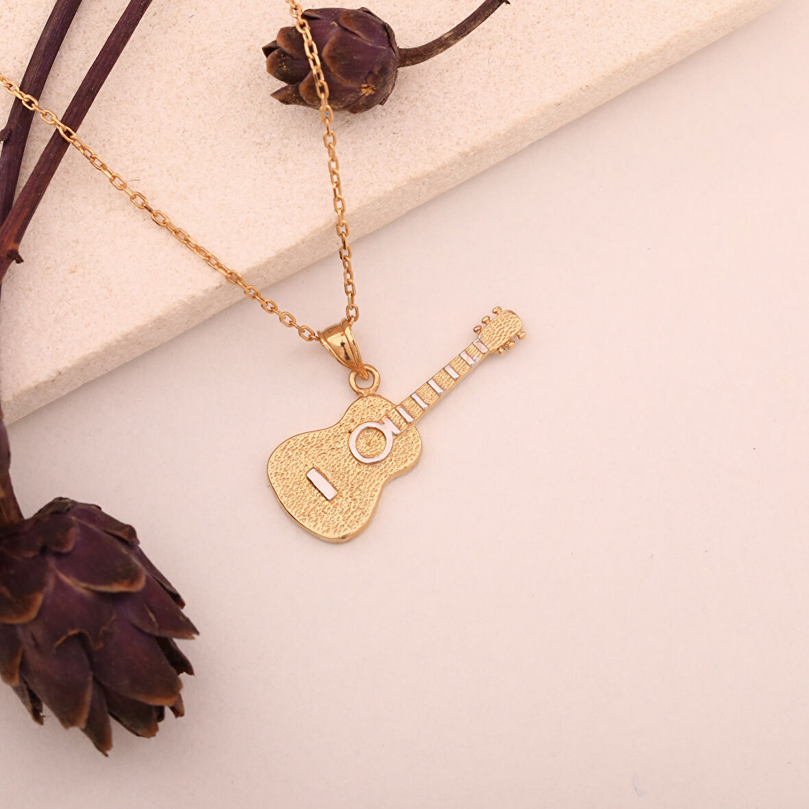 925 Ayar Altın Mikron Kaplama Gitar Tasarım Gümüş Kolye - CN00398