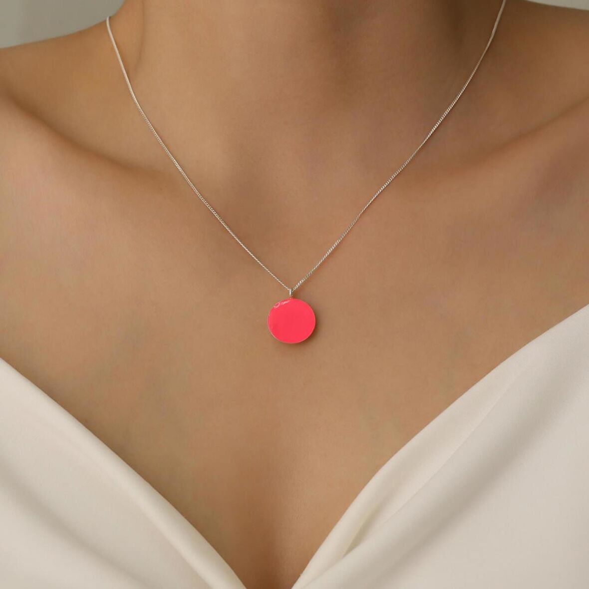 925 Ayar Gümüş Pembe Mineli Yuvarlak Model Kolye