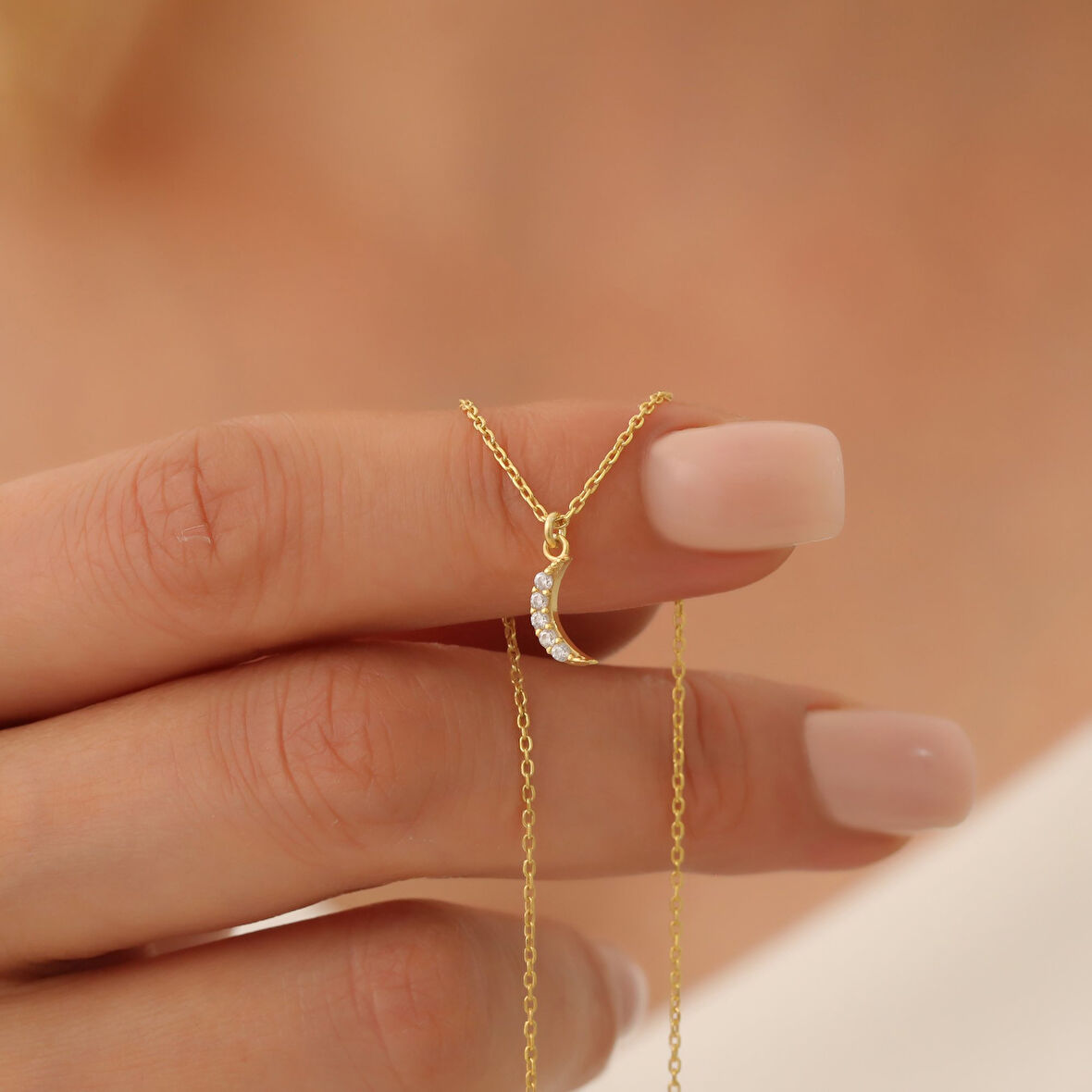 925 Ayar Gümüş Taşlı Minimal Hilal Temalı Kolye