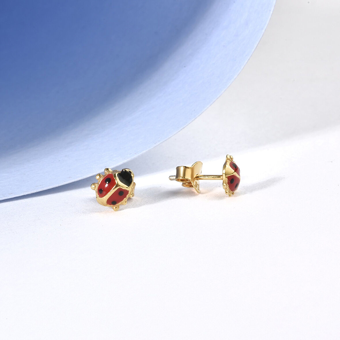 14 Ayar Altın Kaplama Minik Uğur Böceği Çivili Gümüş Küpe - EE00100