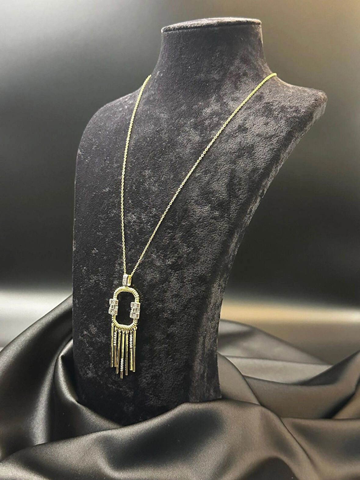 Kadın zirkon taşlı uzun sallantılı tasarım gold renk 14k kolye