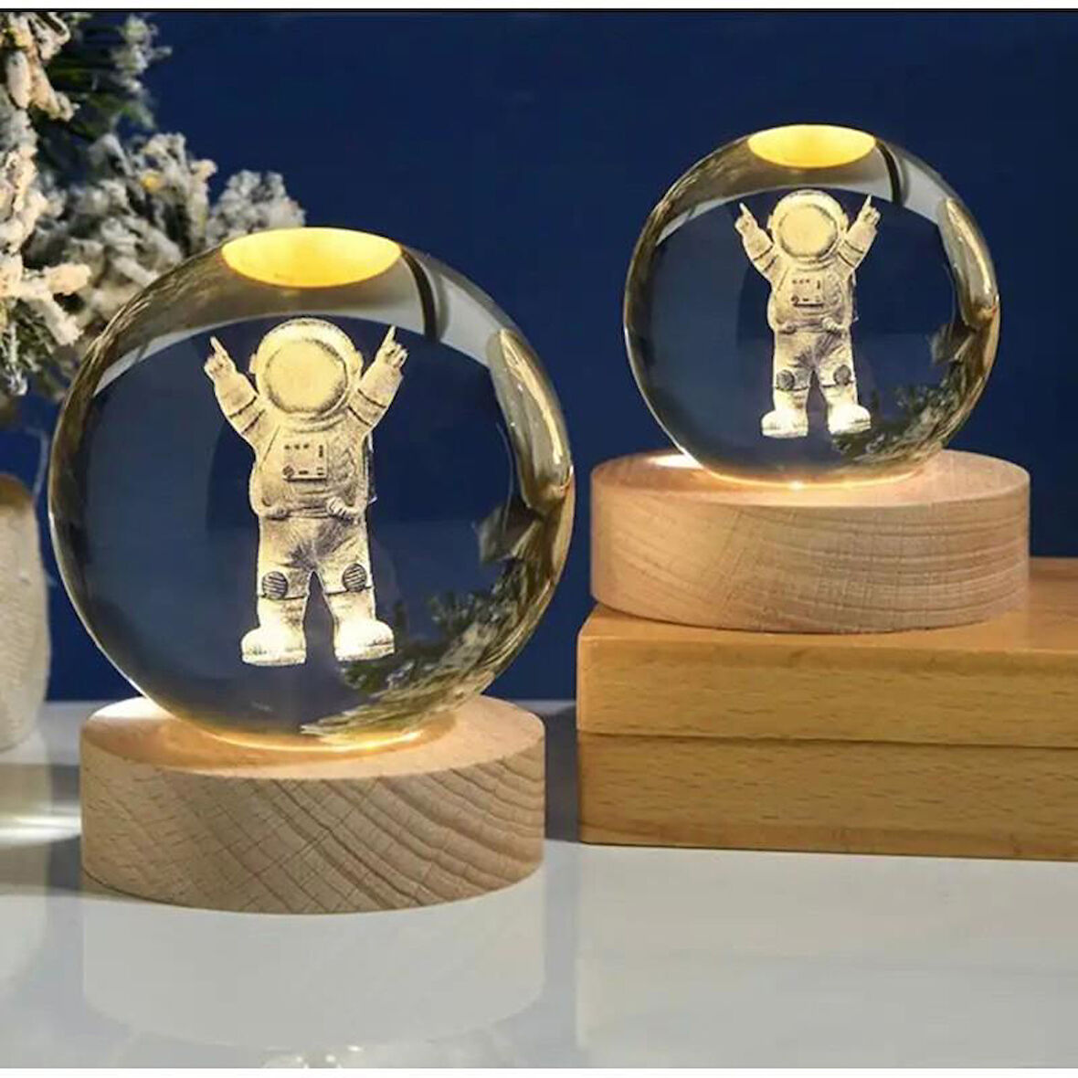 Astronot Renk Değiştiren Işıklı Cam Küre 6cm