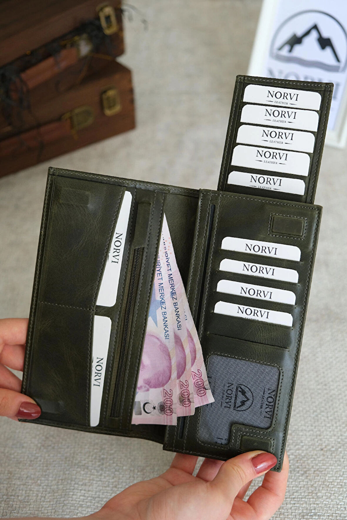 Telefon Bölmeli Mıknatıslı Hakiki Eskitme Deri Cüzdan Haki