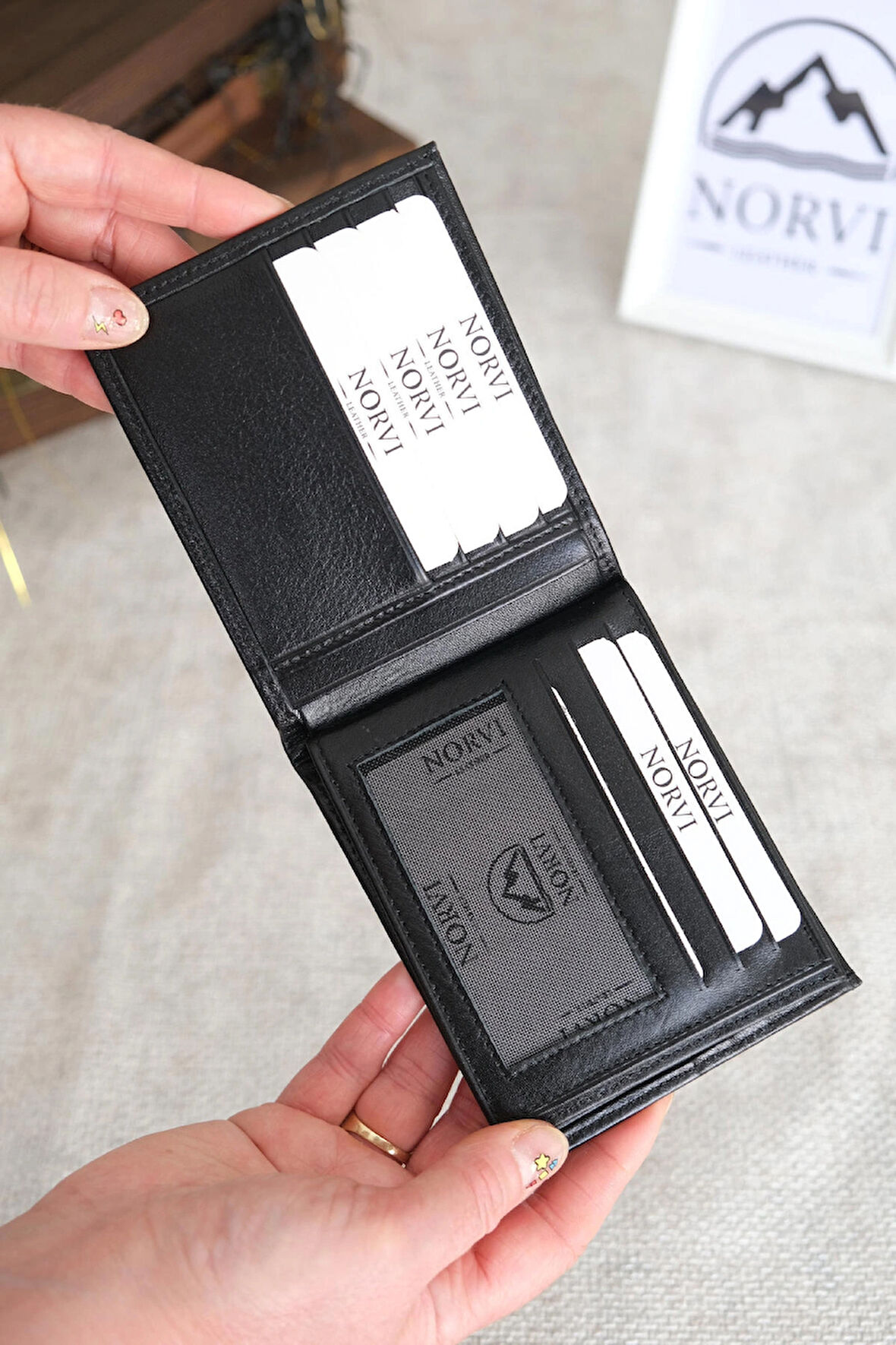 Çok Bölmeli Hakiki Deri Cüzdan Siyah