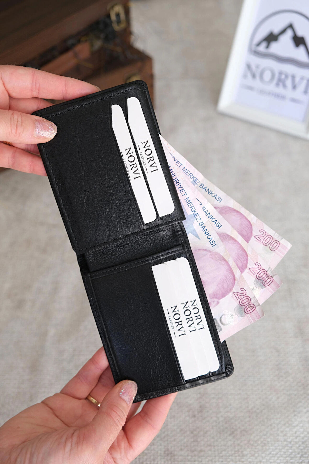 Çok Bölmeli Hakiki Deri Siyah Cüzdan