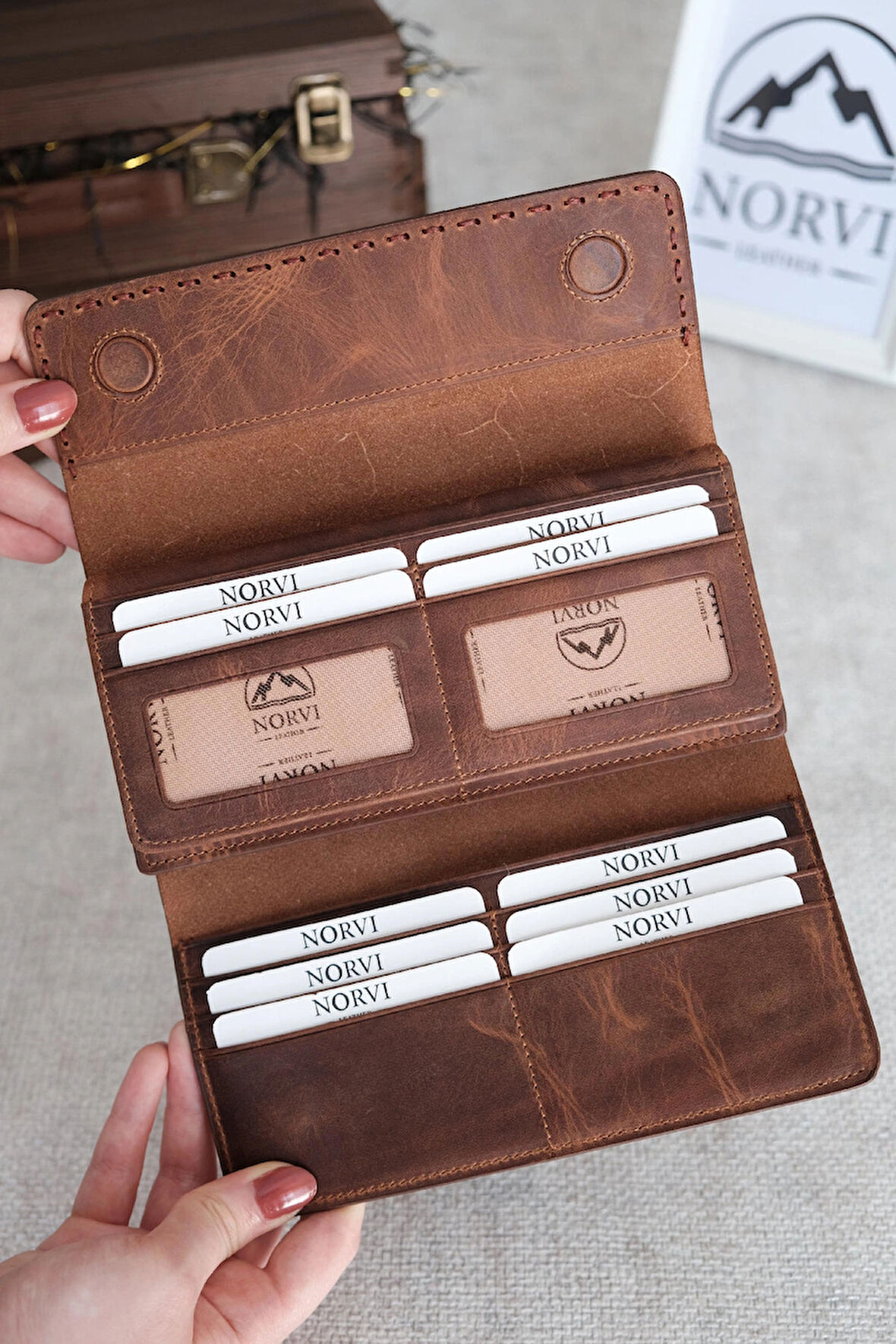 Saraciye Dikişli Telefon Bölmeli Hakiki Deri Cüzdan Fındık Rengi